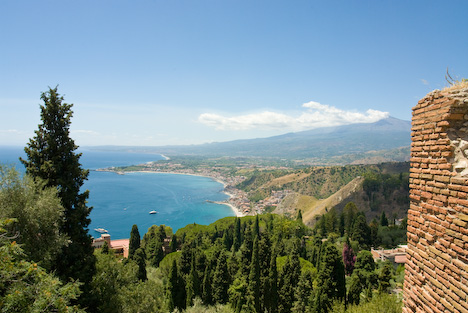 Utsikt från amfiteatern på Taormina